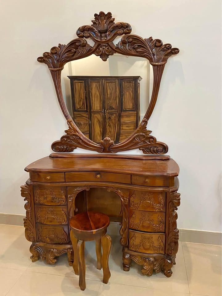 Bàn trang điểm gỗ me tây